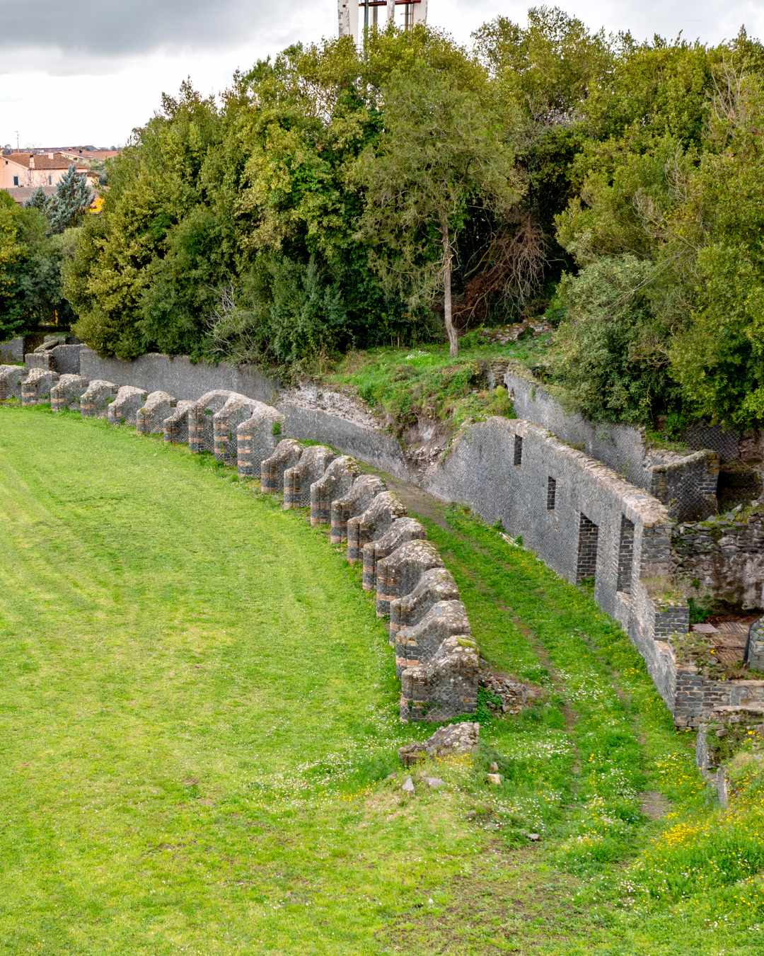 Immagine di A due passi da Roma, scopri il borgo millenario sul lago: un’oasi tra storia e panorami mozzafiato